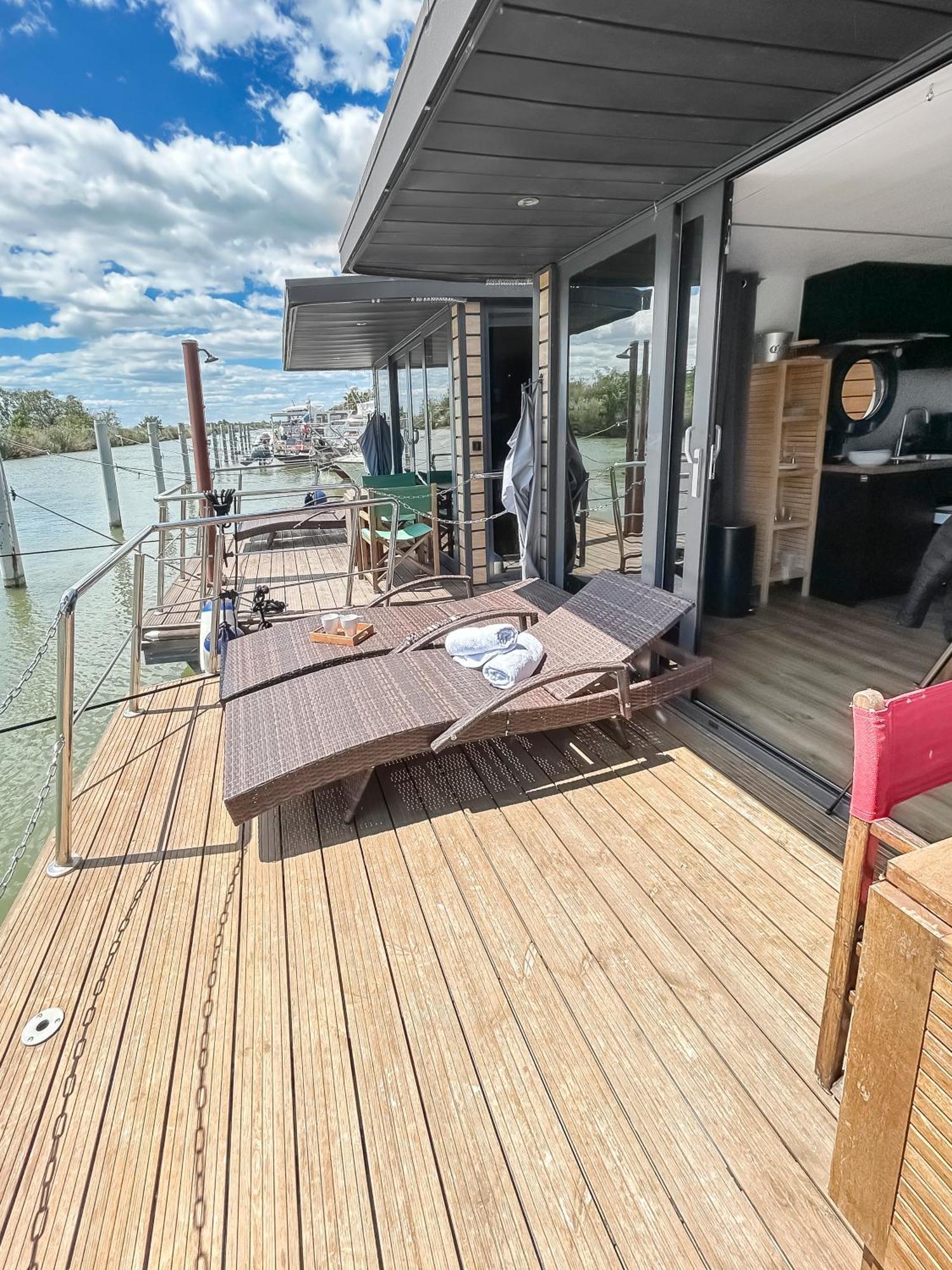 Отель Sejour Unique Sur Un Bateau "Marius" Вовер Экстерьер фото